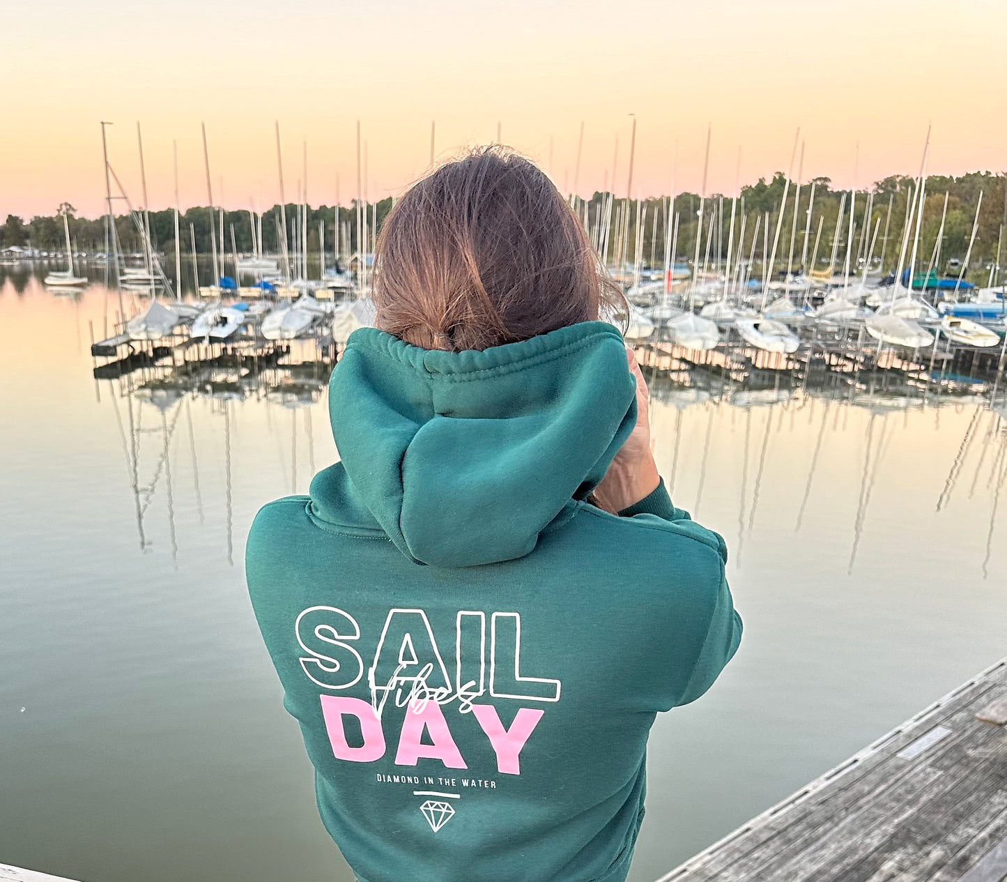 SAIL DAY VIBES CROPPED HOODIE