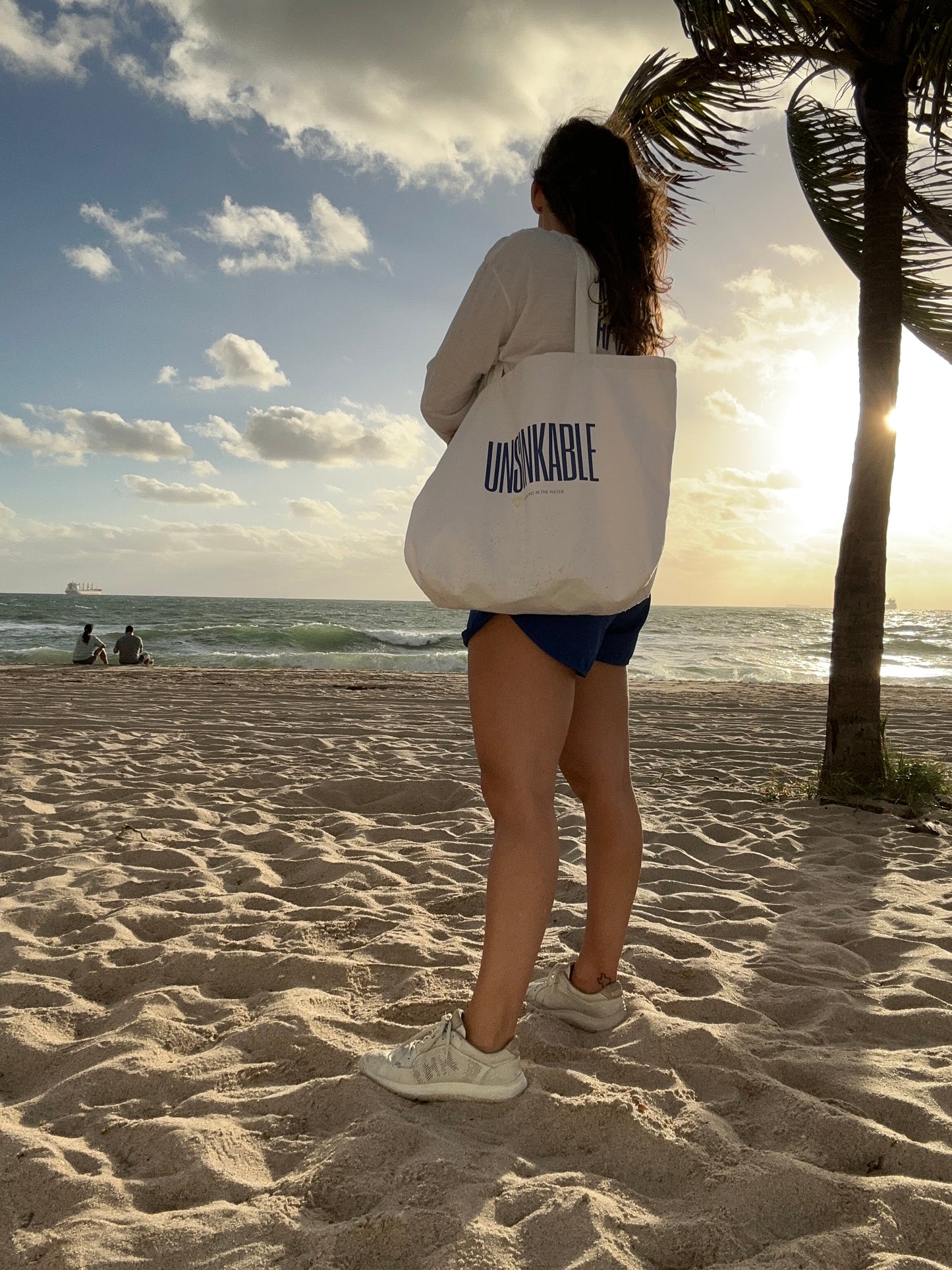 UNSINKABLE Tote bag