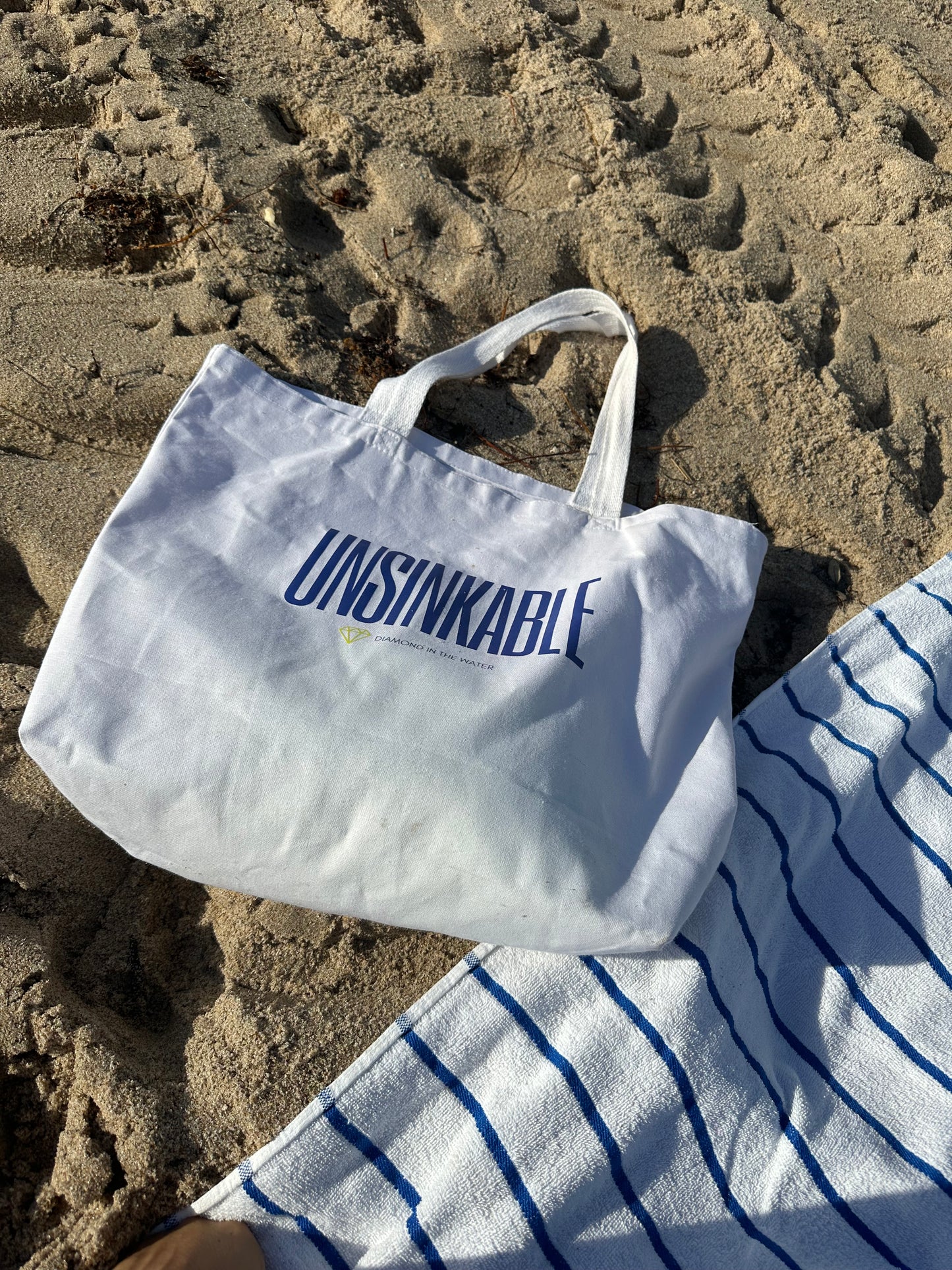 UNSINKABLE Tote bag